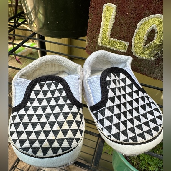 Black/White Infant Canvas Checkered Sneakers Slip-On Style Size INFANT 2 - Picture 1 of 7